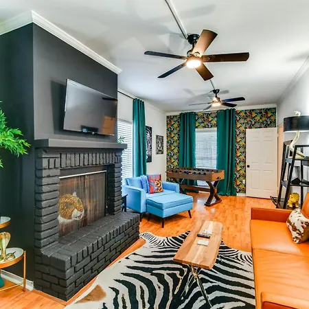 Colorful Baton Rouge Home Deck, Grill And Fire Pit